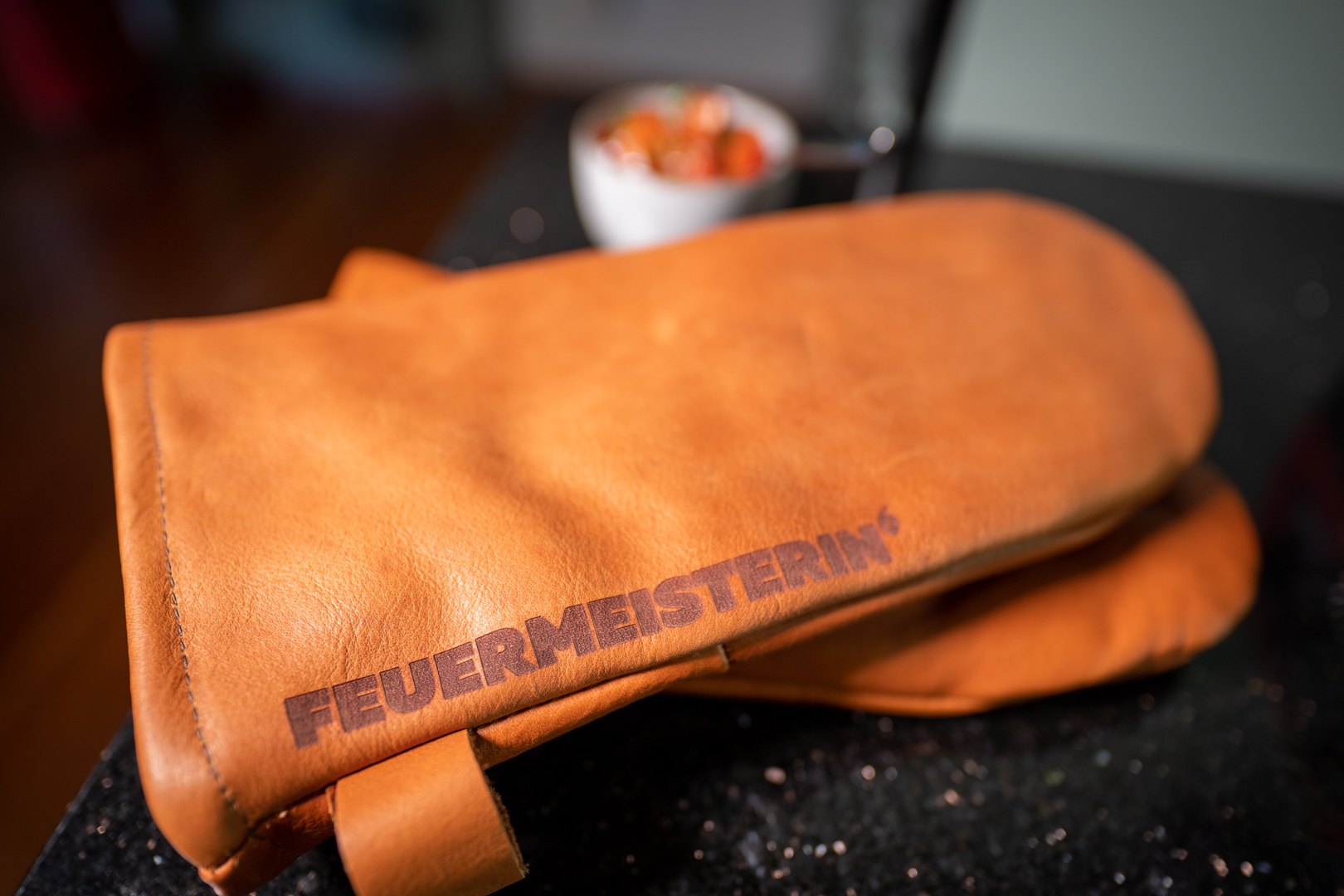 Feuermeisterin® Premium Ofenhandschuh Rindnappaleder "VegiLine cognac